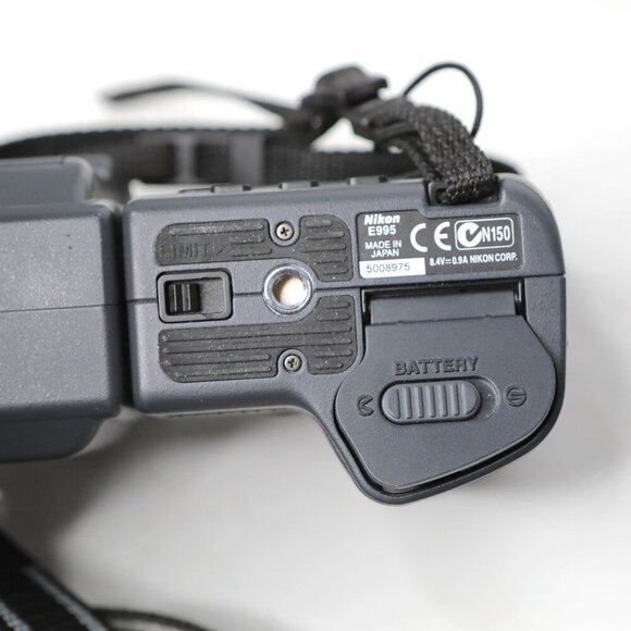 Vintage Nikon CoolPix 995 3.3MP Digital Camera Digicam Y2K Photography Travel - Picture 11 of 16